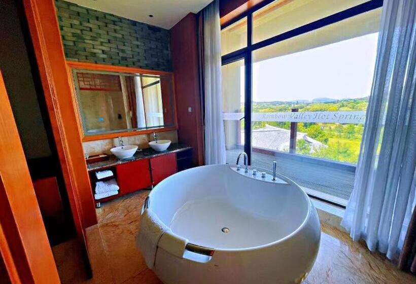 סוויטה אקזקיוטיב, Rainbow Valley Hot Spring