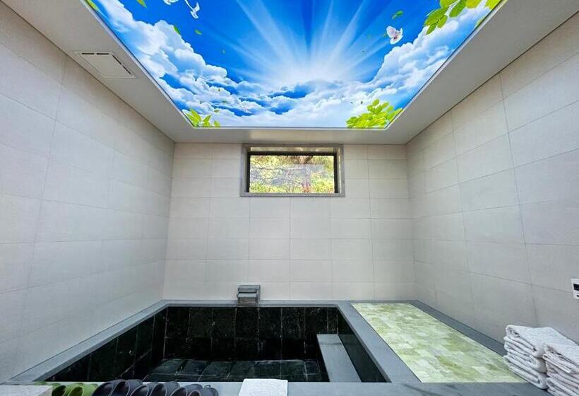 Президентский Люкс, Rainbow Valley Hot Spring
