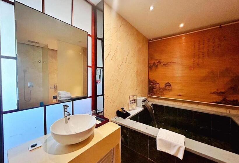 חדר משפחתי דלוקס, Rainbow Valley Hot Spring