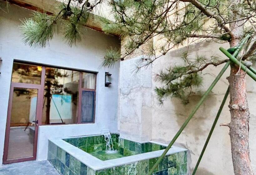 סוויטה, Rainbow Valley Hot Spring