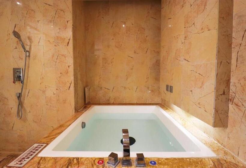 חדר סופריור, Rainbow Valley Hot Spring