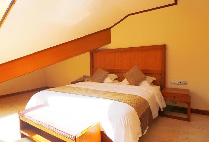 חדר סופריור, Rainbow Valley Hot Spring