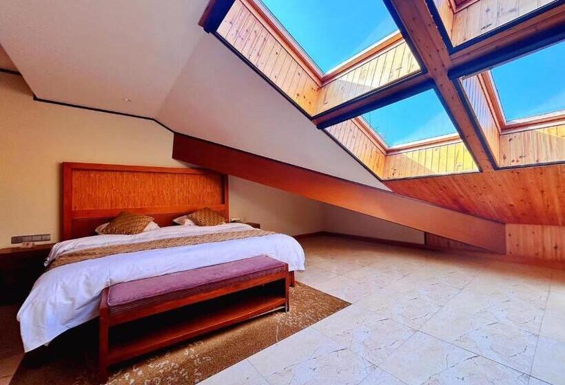 חדר סופריור, Rainbow Valley Hot Spring