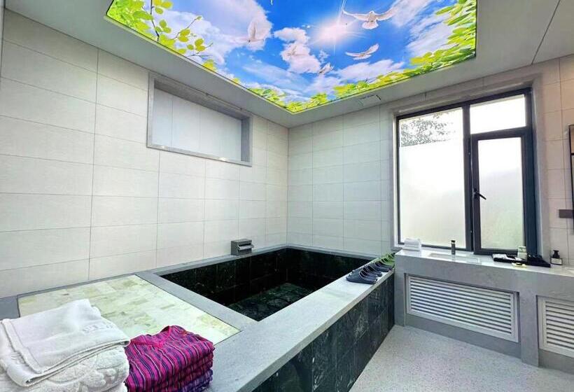 舒适三人间, Rainbow Valley Hot Spring