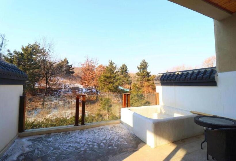 חדר סטנדרט לשלושה, Rainbow Valley Hot Spring