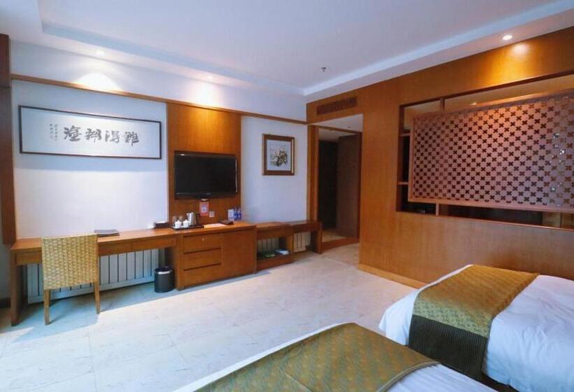 חדר סטנדרט לשלושה, Rainbow Valley Hot Spring