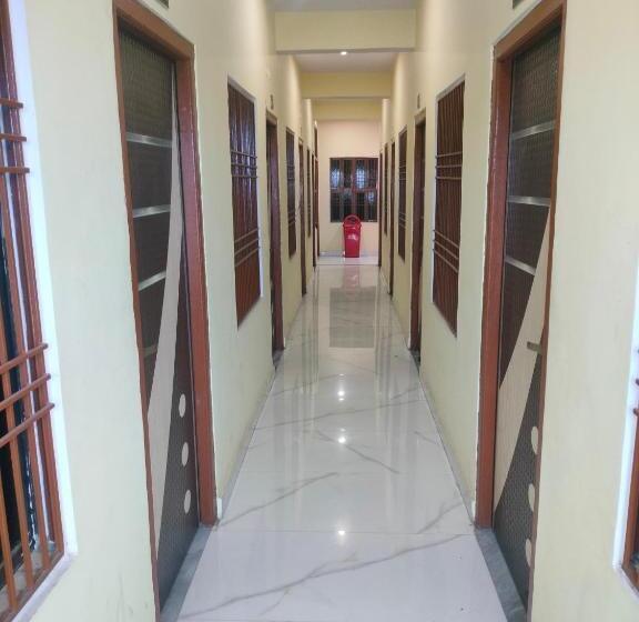 חדר דלוקס יחיד, Shiv Shakti