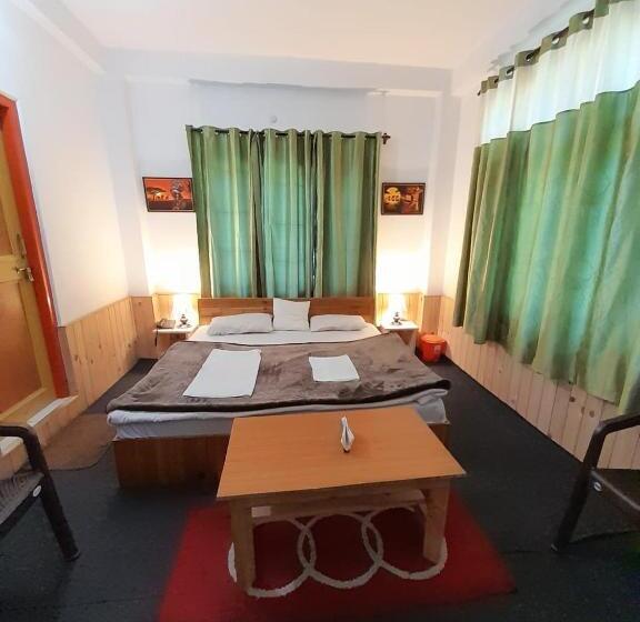 Номер Стандарт с Балконом, The Claud Inn