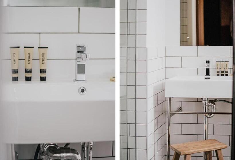 غرفة قياسية سرير كينج, The Amalfi Minimalist Room Z