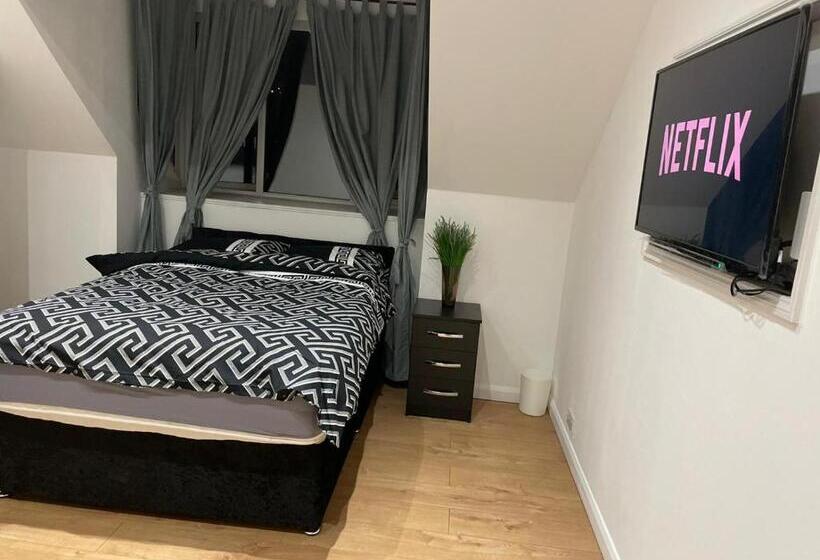 غرفة قياسية, Graceful House