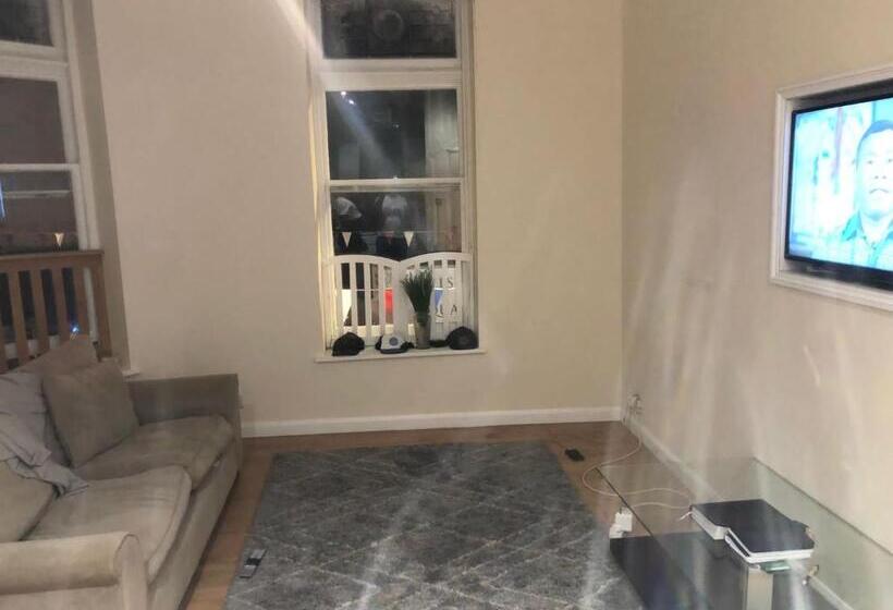 غرفة ديلوكس, Graceful House