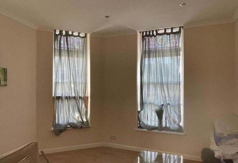 غرفة ديلوكس, Graceful House