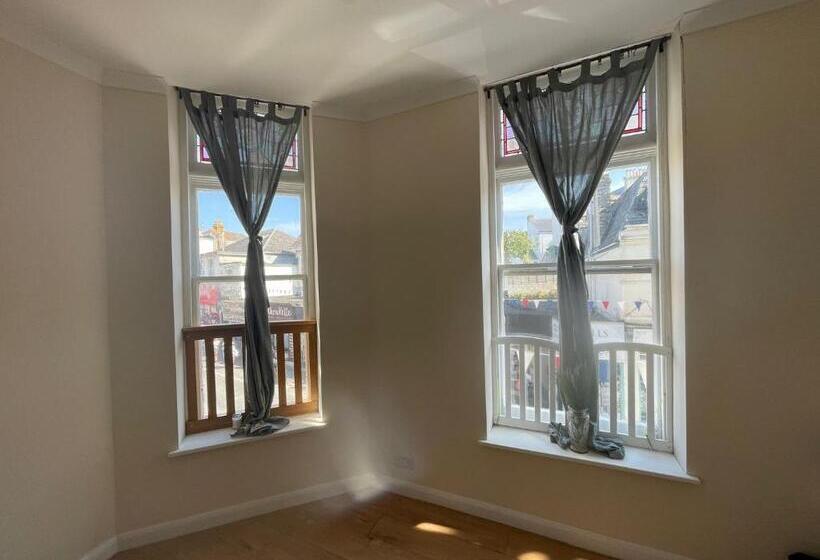 غرفة ديلوكس, Graceful House