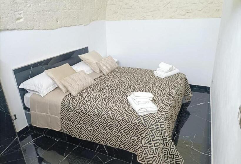 غرفة ديلوكس ثلاثية, Newhouse Rooms Black & White