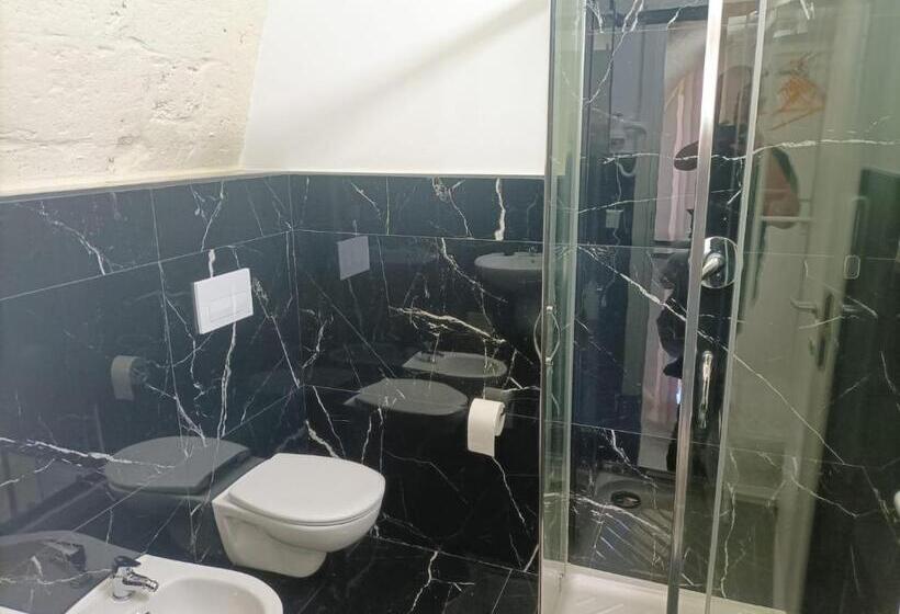 غرفة ديلوكس فردية, Newhouse Rooms Black & White