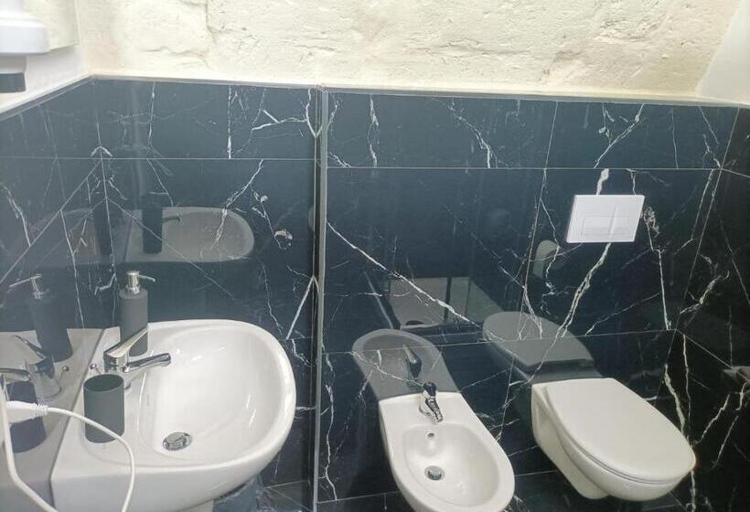 غرفة ديلوكس فردية, Newhouse Rooms Black & White