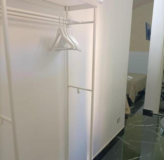 غرفة ديلوكس ثلاثية, Newhouse Rooms Black & White