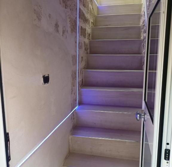 غرفة ديلوكس ثلاثية, Newhouse Rooms Black & White