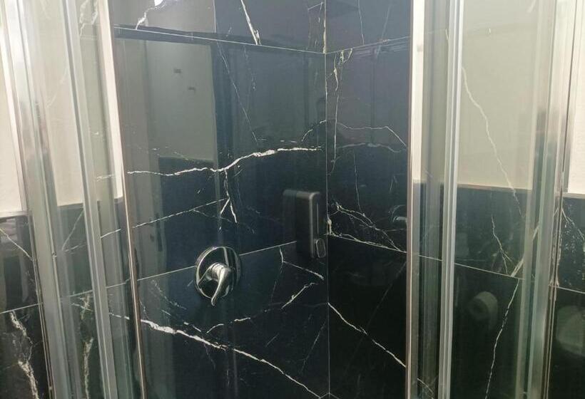 غرفة ديلوكس فردية, Newhouse Rooms Black & White