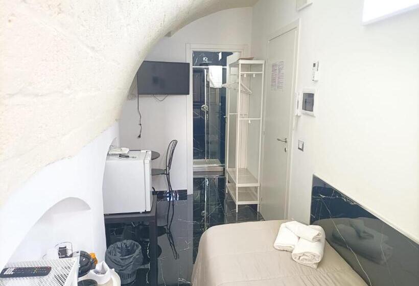 غرفة ديلوكس فردية, Newhouse Rooms Black & White