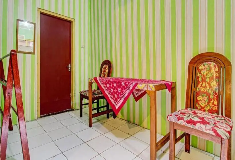 Economy Triple Room, Spot On 93182 Hotel Jaya Kusuma