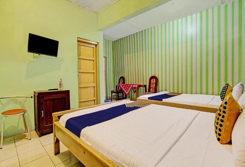 غرفة إقتصادية ثلاثية, Spot On 93182 Hotel Jaya Kusuma