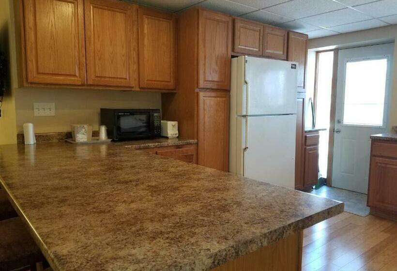 جناح غرفتين نوم, Amber S Inn & Suites