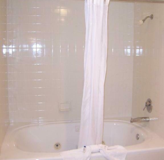 غرفة قياسية سرير كينج, Amber S Inn & Suites