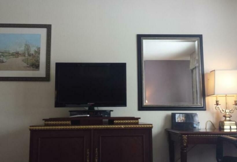 חדר סטנדרט עם מיטת קינג, America S Best Inn Urbana Champaign