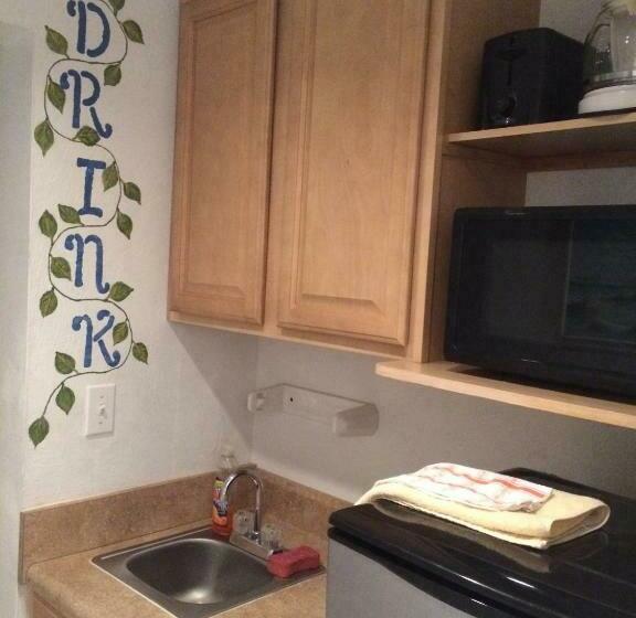 Студия Стандарт, Angie's Guest Cottage