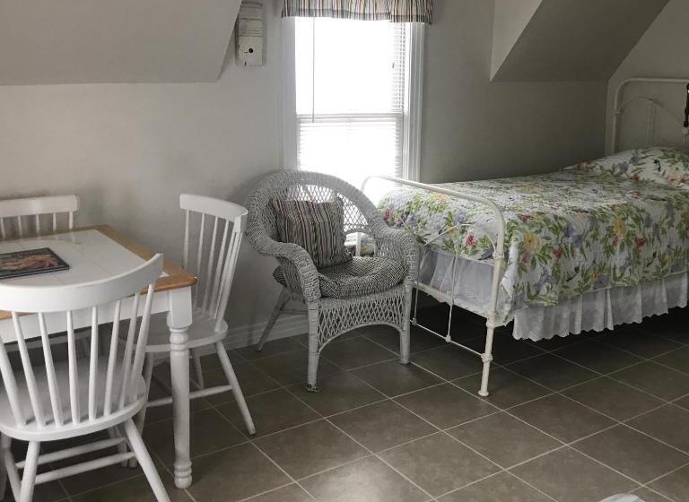 Апартаменты 1 Спальня с Балконом, Angie's Guest Cottage