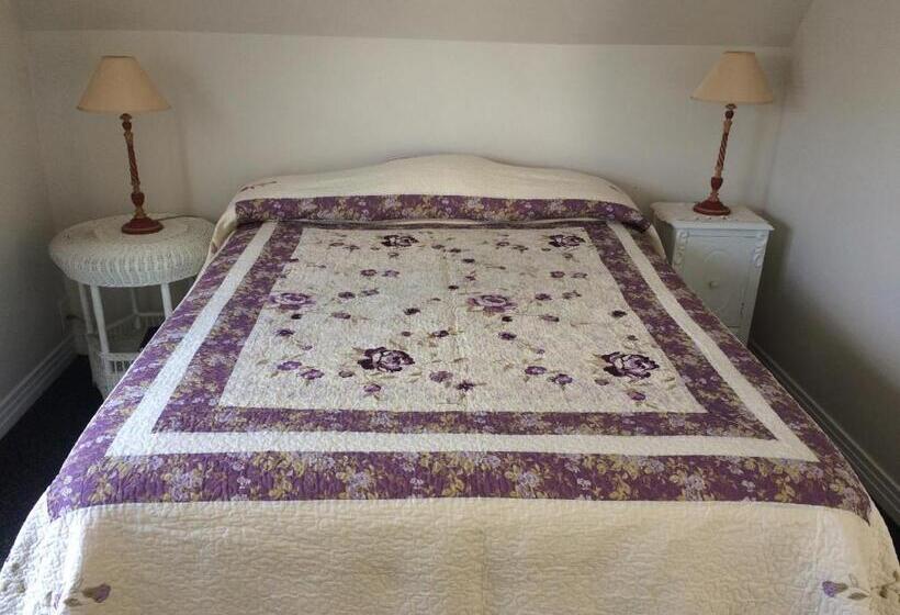 Апартаменты 1 Спальня с Балконом, Angie's Guest Cottage