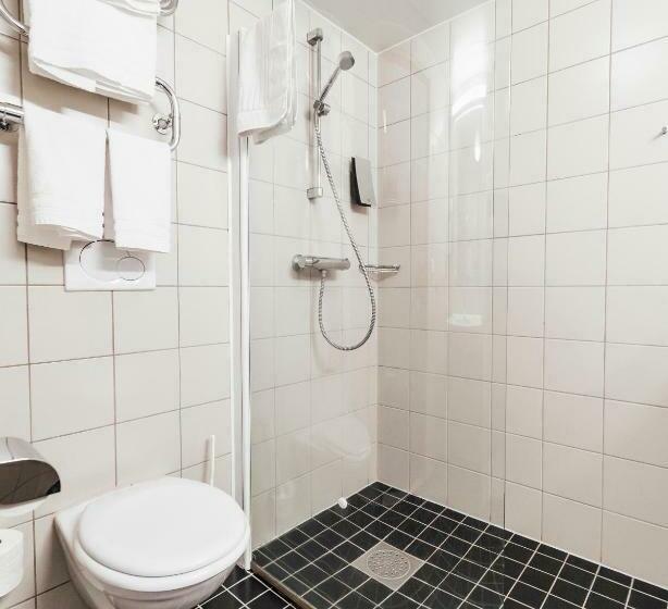 חדר סטנדרט, Pernilla Wiberg