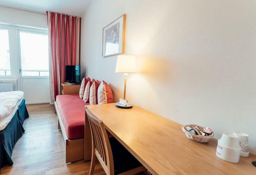 חדר סטנדרט, Pernilla Wiberg