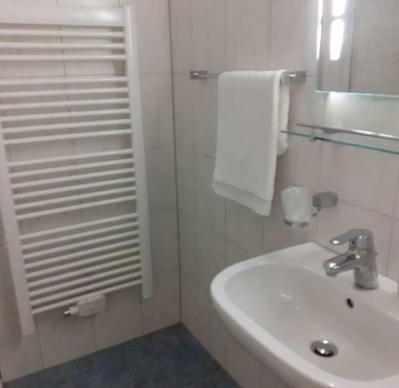 标准单人间, Promenade