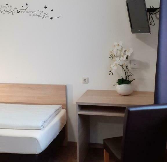 标准单人间, Promenade