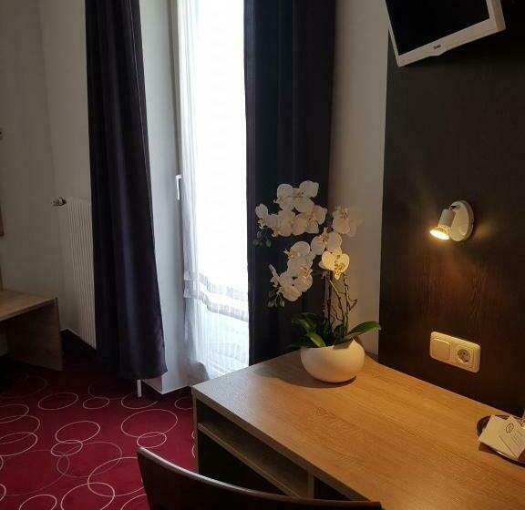 标准单人间, Promenade