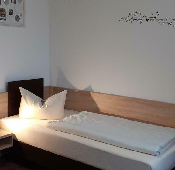 标准单人间, Promenade