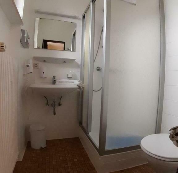 标准间, Promenade