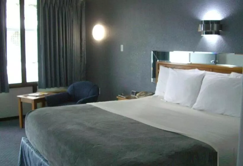 キングサイズベッドのデラックスルーム, Quail's Nest Inn & Suites