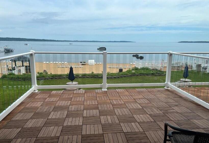 带观景和大床的豪华房间, The Beach Haus Resort