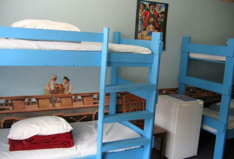 غرفة عائلية, The Pirate Haus Inn