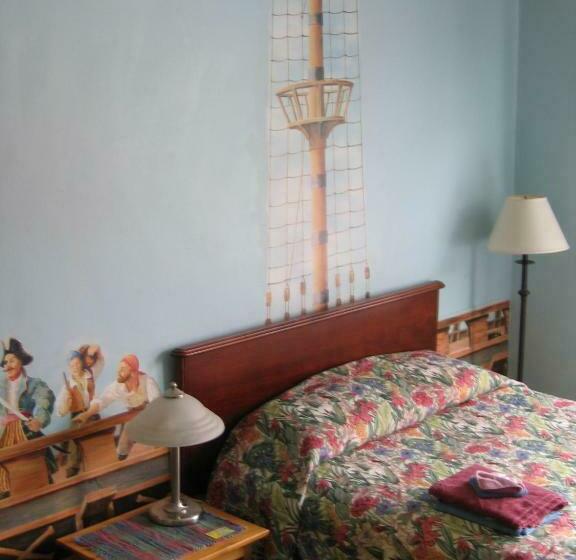 غرفة عائلية, The Pirate Haus Inn