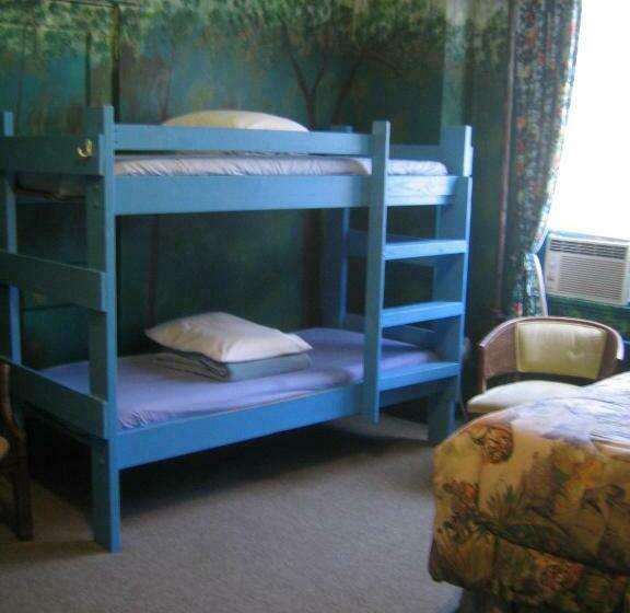 غرفة عائلية, The Pirate Haus Inn