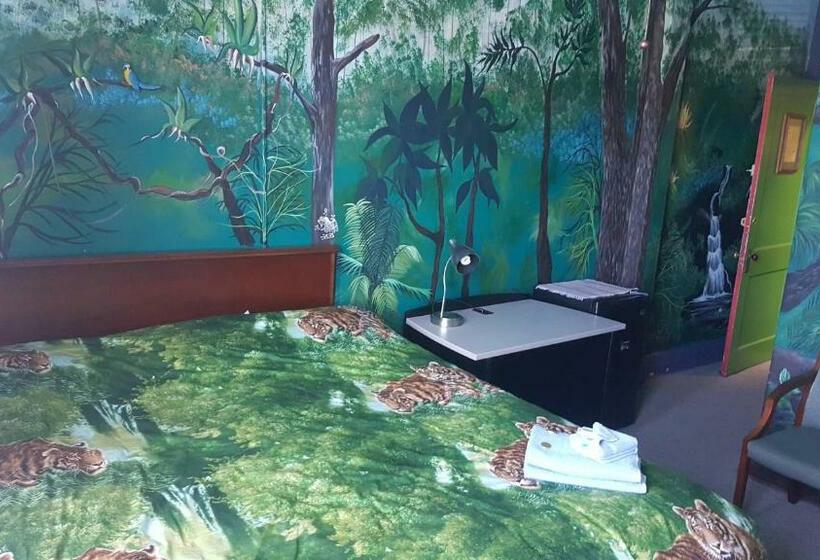 غرفة عائلية, The Pirate Haus Inn