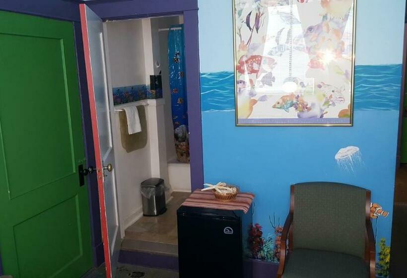 غرفة عائلية, The Pirate Haus Inn