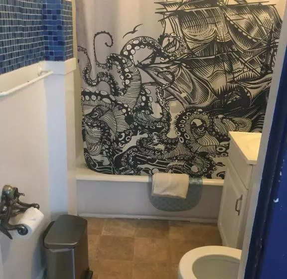 ファミリールーム, The Pirate Haus Inn