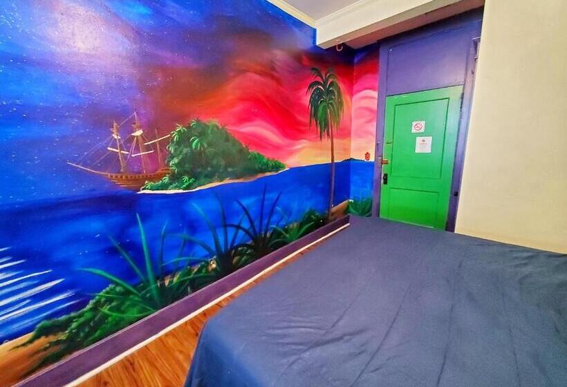 غرفة عائلية حمام مشترك, The Pirate Haus Inn