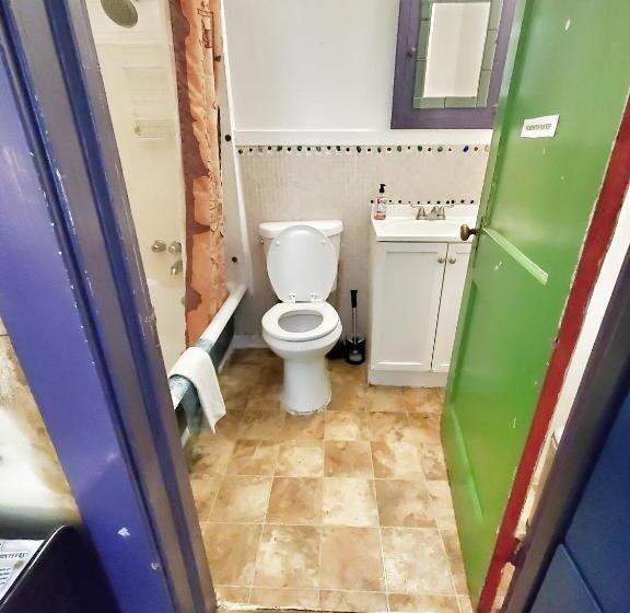 غرفة قياسية, The Pirate Haus Inn