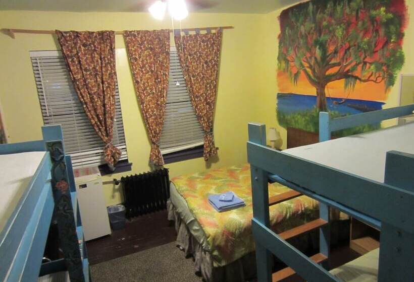 غرفة عائلية, The Pirate Haus Inn